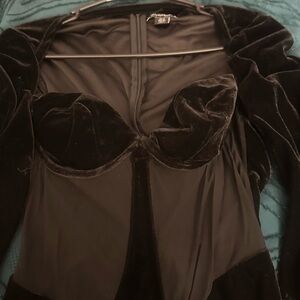 Black velvet bodycon dress "Lori Harvey" PLT collection